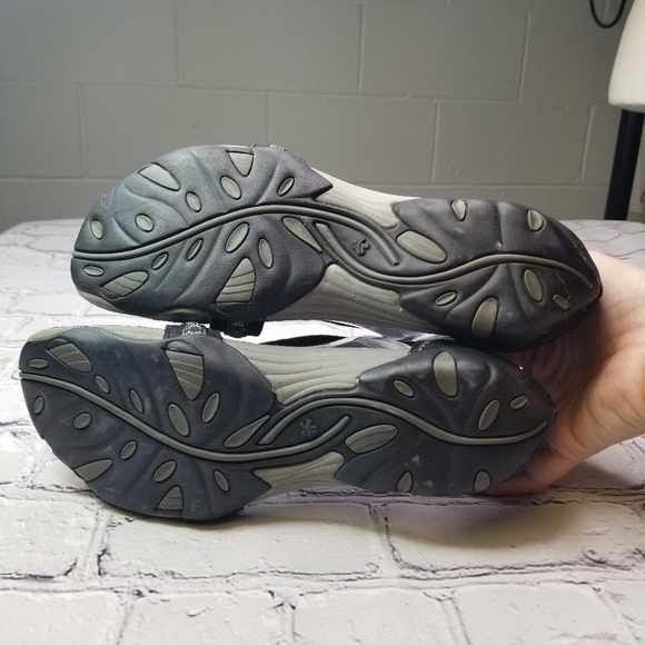 Cushe Clover black thong gladiator sandals - Picture 9 of 13